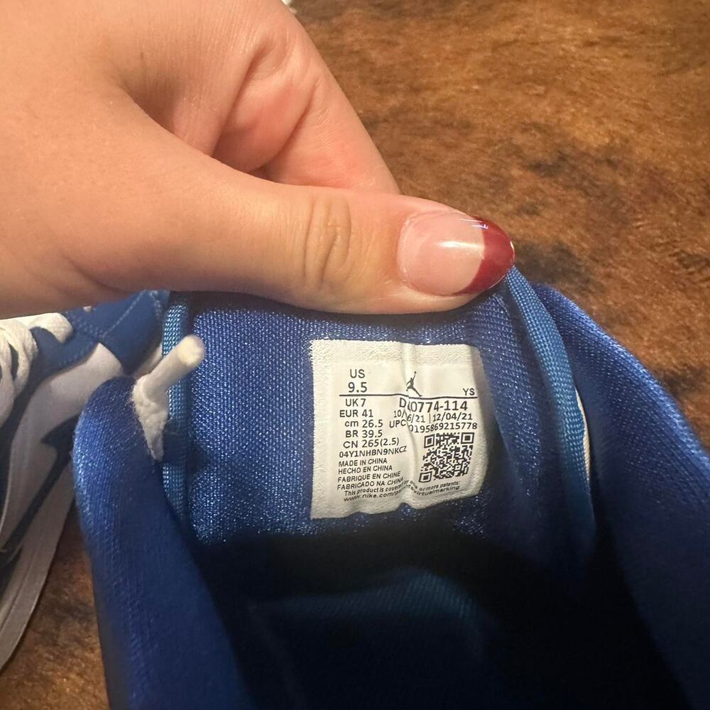 Nike low dark blue jordans - Picture 5 of 5